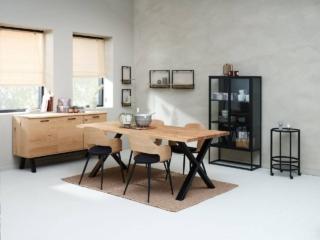 Trova posto praticamente ovunque il carrellino rotondo Sortebro di Jysk con due ripiani in vetro temperato trasparente sorretti da un telaio ferro con smalto opaco nero che lo rendono solido e leggero nello stesso tempo. Misura Ø 46 x H 70 cm. Prezzo 60 euro. www.jysk.it Trova posto praticamente ovunque il carrellino rotondo Sortebro di Jysk con due ripiani in vetro temperato trasparente sorretti da un telaio ferro con smalto opaco nero che lo rendono solido e leggero nello stesso tempo. Misura Ø 46 x H 70 cm. Prezzo 60 euro. www.jysk.it