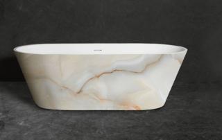 Simbolo della rigenerazione psicofisica, la vasca freestanding ha creato un nuovo  codice di stile. E abita anche in camera da letto. Effetto onice per la vasca freestanding in acrilico Decor Dress di Forma Aquae (formaaquae.it; decordress.it), design Studio Bojola. Misura 170 x 80 cm. Simbolo della rigenerazione psicofisica, la vasca freestanding ha creato un nuovo  codice di stile. E abita anche in camera da letto. Effetto onice per la vasca freestanding in acrilico Decor Dress di Forma Aquae (formaaquae.it; decordress.it), design Studio Bojola. Misura 170 x 80 cm.