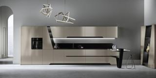 Ergonomica e scenografica la cucina moderna Vision di Snaidero che si sviluppa a parete e che è caratterizzata, da una parte, dalla colonne con il forno a vista al centro e, dall'altra, dal tavolo snack con gamba design. Le ante nella colorazione Grigio Cemento hanno il profilo-maniglia integrato in alluminio con zigrinatura di colore nero che si trasforma in un elemento decorativo che scandisce la superficie. Un modulo base da 60 cm con anta battente in laccato opaco nero, prezzo 365 euro. www.snaidero.it Ergonomica e scenografica la cucina moderna Vision di Snaidero che si sviluppa a parete e che è caratterizzata, da una parte, dalla colonne con il forno a vista al centro e, dall'altra, dal tavolo snack con gamba design. Le ante nella colorazione Grigio Cemento hanno il profilo-maniglia integrato in alluminio con zigrinatura di colore nero che si trasforma in un elemento decorativo che scandisce la superficie. Un modulo base da 60 cm con anta battente in laccato opaco nero, prezzo 365 euro. www.snaidero.it