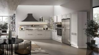 Le maniglie orizzontali Rio in metallo, applicate sulle ante a telaio della grande composizione angolare Alice di Chateau d'Ax, sono coordinate con la cappa Pagoda e con il frigorifero free-standing a doppia porta in acciaio inox. Le basi in legno nella finitura laccata color bianco hanno il top realizzato in pregiato marmo di Carrara. Prezzo su richiesta. www.chateau-dax.it Le maniglie orizzontali Rio in metallo, applicate sulle ante a telaio della grande composizione angolare Alice di Chateau d'Ax, sono coordinate con la cappa Pagoda e con il frigorifero free-standing a doppia porta in acciaio inox. Le basi in legno nella finitura laccata color bianco hanno il top realizzato in pregiato marmo di Carrara. Prezzo su richiesta. www.chateau-dax.it