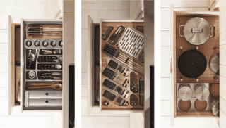 In legno massello di abete, le cucina Maestrale di Scandola Mobili è disponibile con ante a telaio o a pannello (a doghe incise in larghezze differenti), in 41 finiture tra cui ardesia, bianco perla,  gesso, grafite, mirtillo, senape, aragosta e nella versione legno vecchio (per un effetto più vissuto).  In legno massello di abete, le cucina Maestrale di Scandola Mobili è disponibile con ante a telaio o a pannello (a doghe incise in larghezze differenti), in 41 finiture tra cui ardesia, bianco perla,  gesso, grafite, mirtillo, senape, aragosta e nella versione legno vecchio (per un effetto più vissuto).