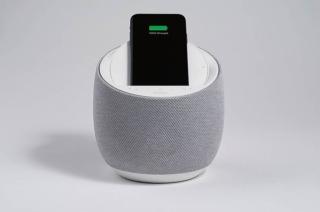 A tutto sound. L’altoparlante intelligente Soundform Elite di Belkin (www.belkin.com), a ricarica wireless integrata, è progettato con Devialet per offrire un’esperienza sonora di alta gamma; viene proposto in due versioni: una compatibile con Google Assistant, l’altro con Alexa di Amazon e AirPlay 2 di Apple; può quindi essere integrato in un impianto multiroom gestito tramite comandi vocali. Costa 299 euro. A tutto sound. L’altoparlante intelligente Soundform Elite di Belkin (www.belkin.com), a ricarica wireless integrata, è progettato con Devialet per offrire un’esperienza sonora di alta gamma; viene proposto in due versioni: una compatibile con Google Assistant, l’altro con Alexa di Amazon e AirPlay 2 di Apple; può quindi essere integrato in un impianto multiroom gestito tramite comandi vocali. Costa 299 euro.