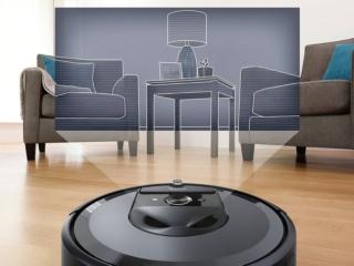 Sa cosa e dove pulire. Roomba i7+ di iRobot (www.irobot.it) è un’aspirapolvere in grado di memorizzare la planimetria di casa e di raggiungere ogni stanza grazie alla tecnologia Imprint Smart Mapping che consente di associare un nome a ogni ambiente e di stabilire quando e quali devono essere puliti. È dotata del sistema autopulente Clean Base, pensato per svuotare in completa autonomia il serbatoio raccogli-polvere. Con l’app iRobot Home è possibile controllare e attivare il ciclo di pulizia direttamente dallo smartphone e disegnare le Keep Out Zones”, ovvero le zone della stanza che si vogliono escludere dal passaggio del robot. Costa 999 euro. Sa cosa e dove pulire. Roomba i7+ di iRobot (www.irobot.it) è un’aspirapolvere in grado di memorizzare la planimetria di casa e di raggiungere ogni stanza grazie alla tecnologia Imprint Smart Mapping che consente di associare un nome a ogni ambiente e di stabilire quando e quali devono essere puliti. È dotata del sistema autopulente Clean Base, pensato per svuotare in completa autonomia il serbatoio raccogli-polvere. Con l’app iRobot Home è possibile controllare e attivare il ciclo di pulizia direttamente dallo smartphone e disegnare le Keep Out Zones”, ovvero le zone della stanza che si vogliono escludere dal passaggio del robot. Costa 999 euro.