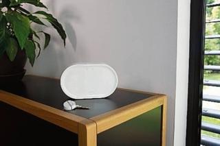 Security. Il dispositivo per la sicurezza Home Alarm Advanced di Somfy (www.somfy.it), se manca la corrente, ha 14 giorni di autonomia e la connessionedi backup alla rete GSM in assenza di wi-fi. Costa da 649 euro (per 3 sensori di vibrazione, 3 badge di disattivazione, sirena da interno, sirena esterna,un sensore di movimento, una tastiera interna, 1 link di connessione). Security. Il dispositivo per la sicurezza Home Alarm Advanced di Somfy (www.somfy.it), se manca la corrente, ha 14 giorni di autonomia e la connessionedi backup alla rete GSM in assenza di wi-fi. Costa da 649 euro (per 3 sensori di vibrazione, 3 badge di disattivazione, sirena da interno, sirena esterna,un sensore di movimento, una tastiera interna, 1 link di connessione).