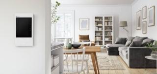 Centro di comando. Il videocitofono Classe 300EOS di BTicino (www.bticino.it), con Alexa integrata, può diventare il vero e proprio centro di controllo della casa smart, offrendo, oltre alle funzioni videocitofoniche, quelle per la termoregolazione, la gestione di luci, prese e tapparelle. Centro di comando. Il videocitofono Classe 300EOS di BTicino (www.bticino.it), con Alexa integrata, può diventare il vero e proprio centro di controllo della casa smart, offrendo, oltre alle funzioni videocitofoniche, quelle per la termoregolazione, la gestione di luci, prese e tapparelle.