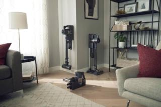 La spazzola Power Drive Mop dell’aspirapolvere cordless CordZero A9 Kompressor™ di Lg permette di aspirare e lavare il pavimento allo stesso tempo. Così non sono necessari due passaggi, uno per aspirare e uno per lavare. È fornito con due batterie per un’autonomia fino a 120 minuti ha accensione, spegnimento e livelli di potenza che possono essere gestiti facilmente con un semplice tocco sull’impugnatura e il tubo telescopico che consente di regolare l’altezza su 4 diversi livelli per un utilizzo più confortevole. Misura L 26 x P 27 x H 112 cm. Prezzo 449 euro. www.lg.com La spazzola Power Drive Mop dell’aspirapolvere cordless CordZero A9 Kompressor™ di Lg permette di aspirare e lavare il pavimento allo stesso tempo. Così non sono necessari due passaggi, uno per aspirare e uno per lavare. È fornito con due batterie per un’autonomia fino a 120 minuti ha accensione, spegnimento e livelli di potenza che possono essere gestiti facilmente con un semplice tocco sull’impugnatura e il tubo telescopico che consente di regolare l’altezza su 4 diversi livelli per un utilizzo più confortevole. Misura L 26 x P 27 x H 112 cm. Prezzo 449 euro. www.lg.com