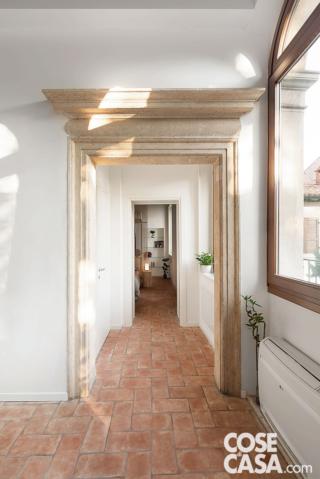 corridoio portale in tufo del '600 corridoio portale in tufo del '600