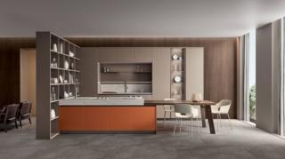 La nuova composizione Lounge di Veneta Cucine si sviluppa intorno all'isola con le ante in Vetro Laccato Opaco Arancio Brick, attrezzata con la zona cottura e quella lavaggio, e dotata di una grande superficie di lavoro. L'isola è affiancata da un lato da un piano in Rovere Boisé con la funzione di tavolo, dall'altro dal sistema Living nella finitura Laccato Opaco Camoscio che dà vita ad una sorta di divisorio con la zona giorno. Le colonne Maxi con anta intera in Laccato Opaco Camoscio celano alla vista la capiente dispensa e il frigorifero. Il piano di lavoro e quello della nicchia sono in Caranto Quartz Libra. Un modulo base da 60 cm, prezzo 381 euro. www.venetacucine.com La nuova composizione Lounge di Veneta Cucine si sviluppa intorno all'isola con le ante in Vetro Laccato Opaco Arancio Brick, attrezzata con la zona cottura e quella lavaggio, e dotata di una grande superficie di lavoro. L'isola è affiancata da un lato da un piano in Rovere Boisé con la funzione di tavolo, dall'altro dal sistema Living nella finitura Laccato Opaco Camoscio che dà vita ad una sorta di divisorio con la zona giorno. Le colonne Maxi con anta intera in Laccato Opaco Camoscio celano alla vista la capiente dispensa e il frigorifero. Il piano di lavoro e quello della nicchia sono in Caranto Quartz Libra. Un modulo base da 60 cm, prezzo 381 euro. www.venetacucine.com