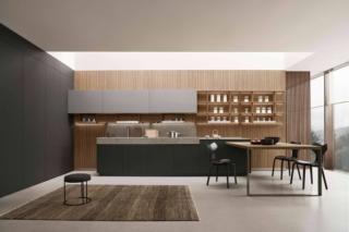 Nella cucina Sign di Ernestomeda l'area operativa, caratterizzata dal top Dual in Stone+Cervino Tarmac con il piano cottura e la vasca integrati, è dotata lateralmente di un pratico tavolo a penisola Line Table Lucem. Le basi hanno le ante in Fenix Grigio Etna; i pensili In-Line a sviluppo orizzontale hanno le ante in Fenix Grigio Londra. La boiserie attrezzata con pannellatura Set in Hi-melamine Noce Canyon canneté è completata da un sottile basamento in metallo laccato Lucem e dotata di scaffaletti a giorno Stay. Prezzo su richiesta. www.ernestomeda.com Nella cucina Sign di Ernestomeda l'area operativa, caratterizzata dal top Dual in Stone+Cervino Tarmac con il piano cottura e la vasca integrati, è dotata lateralmente di un pratico tavolo a penisola Line Table Lucem. Le basi hanno le ante in Fenix Grigio Etna; i pensili In-Line a sviluppo orizzontale hanno le ante in Fenix Grigio Londra. La boiserie attrezzata con pannellatura Set in Hi-melamine Noce Canyon canneté è completata da un sottile basamento in metallo laccato Lucem e dotata di scaffaletti a giorno Stay. Prezzo su richiesta. www.ernestomeda.com