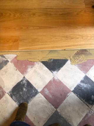 dettaglio vecchio pavimento e parquet dettaglio vecchio pavimento e parquet