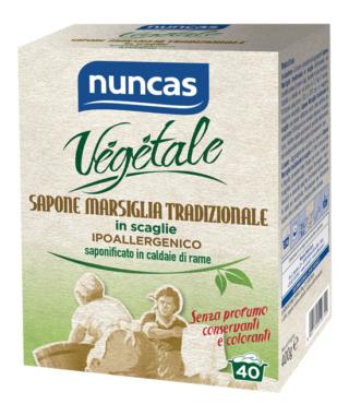 Ecologico, il Sapone di Marsiglia in Scaglie di Nuncas è ottenuto secondo l’antico metodo tradizionale in cui l’olio vegetale ribolle a caldo in caldaie di rame per una settimana per ottenere una saponificazione completa e un prodotto dalla massima efficacia ma delicato sulle fibre e sui colori. Si può utilizzare sia per il lavaggio a mano che in lavatrice. Contiene il 100% di principi attivi di origine vegetale, totalmente e rapidamente biodegradabili, il 100% di principi attivi di origine vegetale, totalmente e rapidamente biodegradabili. 400 gr, prezzo 10,45. www.nuncas.it Ecologico, il Sapone di Marsiglia in Scaglie di Nuncas è ottenuto secondo l’antico metodo tradizionale in cui l’olio vegetale ribolle a caldo in caldaie di rame per una settimana per ottenere una saponificazione completa e un prodotto dalla massima efficacia ma delicato sulle fibre e sui colori. Si può utilizzare sia per il lavaggio a mano che in lavatrice. Contiene il 100% di principi attivi di origine vegetale, totalmente e rapidamente biodegradabili, il 100% di principi attivi di origine vegetale, totalmente e rapidamente biodegradabili. 400 gr, prezzo 10,45. www.nuncas.it