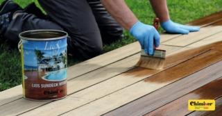 Applicazione di Lios Sundeck Wood Oil Applicazione di Lios Sundeck Wood Oil
