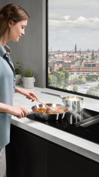 cappa integrata nel piano ComboHob di AEG cappa integrata nel piano ComboHob di AEG