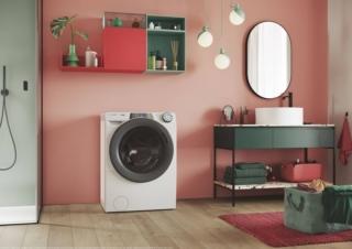 RPW4966BWMR/1-S è in classe D di funzioni combinate e A di lavaggio. Con capienza di 9 kg e 6 kg, è gestibile da remoto e ha 7 programmi di lavaggio + 3 di asciugatura. Il programma Easy Iron Plus grazie all’azione del vapore, rilassa le fibre dei capi e dotato di 3 diversi livelli di intensità, riduce anche le pieghe, velocizzando i tempi di stiratura. Misura L 60 x P 58 x H 85 cm. Prezzo 646 euro. www.candy.it RPW4966BWMR/1-S è in classe D di funzioni combinate e A di lavaggio. Con capienza di 9 kg e 6 kg, è gestibile da remoto e ha 7 programmi di lavaggio + 3 di asciugatura. Il programma Easy Iron Plus grazie all’azione del vapore, rilassa le fibre dei capi e dotato di 3 diversi livelli di intensità, riduce anche le pieghe, velocizzando i tempi di stiratura. Misura L 60 x P 58 x H 85 cm. Prezzo 646 euro. www.candy.it