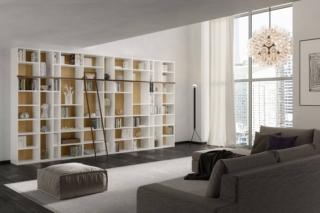 La libreria a giorno modulare Living 621 di Giessegi si articola sulla parete e la riveste completamente; la struttura è realizzata in nobilitato bianco e nella finitura rovere nodato che ne sottolinea lo stile nordico. La scalette e il binario in metallo brown completano l'ampia composizione. Misura L 474,8 x P 40 x H 259,2 cm. Prezzo su richiesta.  www.giessegi.it La libreria a giorno modulare Living 621 di Giessegi si articola sulla parete e la riveste completamente; la struttura è realizzata in nobilitato bianco e nella finitura rovere nodato che ne sottolinea lo stile nordico. La scalette e il binario in metallo brown completano l'ampia composizione. Misura L 474,8 x P 40 x H 259,2 cm. Prezzo su richiesta.  www.giessegi.it