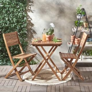Piccolo e compatto il tavolino pieghevole Casual in legno chiaro è in grado di trovare posto anche su un balconcino. Misura L 60 x P 60 x H 75 cm. Prezzo 58 euro. Le due sedie pieghevoli, che una volta chiuse occupano pochissimo spazio, permettono di organizzare una cenetta romantica al chiaro di luna. Misurano L 46 x P 51 x H 51 cm. Prezzo 42 euro cad. Tutto di Conforama. Piccolo e compatto il tavolino pieghevole Casual in legno chiaro è in grado di trovare posto anche su un balconcino. Misura L 60 x P 60 x H 75 cm. Prezzo 58 euro. Le due sedie pieghevoli, che una volta chiuse occupano pochissimo spazio, permettono di organizzare una cenetta romantica al chiaro di luna. Misurano L 46 x P 51 x H 51 cm. Prezzo 42 euro cad. Tutto di Conforama.