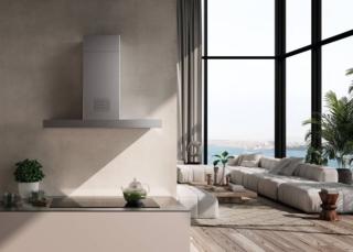 Air Hub Vertical di Faber è il sistema per purificare l’aria di tutti gli ambienti domestici e che integra cappa e modulo di igienizzazione per la purificazione dell’aria negli ambienti domestici, in particolare in cucina. Il sistema, inserito all’interno della cappa T-shape, disponibile in acciaio inox o nella versione Glass che combina acciaio inox e vetro nero, offre quindi una doppia soluzione, garantendo un’aria più pulita e salubre in cucina e nel living grazie alla rimozione di fumi e odori e all’abbattimento fino al 99,99% di virus e batteri attraverso un processo che non prevede l’utilizzo di sostanze chimiche grazie a lampade UV-C. La purificazione dell’aria è possibile grazie a tre programmi, manuale, intensivo e notte, e la funzione manuale avvia la disinfezione dell’aria e si può spegnere manualmente, oppure automaticamente dopo 24 ore. Infine il ciclo notte, per una disinfezione completa con il minimo livello di rumore, che si riaccende automaticamente ogni notte. www.faberspa.com
Showroom Faber/Franke, via Pontaccio 18, Milano Air Hub Vertical di Faber è il sistema per purificare l’aria di tutti gli ambienti domestici e che integra cappa e modulo di igienizzazione per la purificazione dell’aria negli ambienti domestici, in particolare in cucina. Il sistema, inserito all’interno della cappa T-shape, disponibile in acciaio inox o nella versione Glass che combina acciaio inox e vetro nero, offre quindi una doppia soluzione, garantendo un’aria più pulita e salubre in cucina e nel living grazie alla rimozione di fumi e odori e all’abbattimento fino al 99,99% di virus e batteri attraverso un processo che non prevede l’utilizzo di sostanze chimiche grazie a lampade UV-C. La purificazione dell’aria è possibile grazie a tre programmi, manuale, intensivo e notte, e la funzione manuale avvia la disinfezione dell’aria e si può spegnere manualmente, oppure automaticamente dopo 24 ore. Infine il ciclo notte, per una disinfezione completa con il minimo livello di rumore, che si riaccende automaticamente ogni notte. www.faberspa.com
Showroom Faber/Franke, via Pontaccio 18, Milano