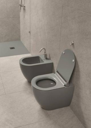 Sanitari colorati Pura di GSI
I sanitari della collezione Pura di GSI Ceramica sono nel materico colore Agave della gamma Color Elements, con finitura Dual Glaze+ che combina la smaltatura opaca all’esterno con quella lucida Extraglaze® antibacterial delle parti idrauliche a contatto con l’acqua, per garantire massima igiene. www.gsiceramica.it Sanitari colorati Pura di GSI
I sanitari della collezione Pura di GSI Ceramica sono nel materico colore Agave della gamma Color Elements, con finitura Dual Glaze+ che combina la smaltatura opaca all’esterno con quella lucida Extraglaze® antibacterial delle parti idrauliche a contatto con l’acqua, per garantire massima igiene. www.gsiceramica.it