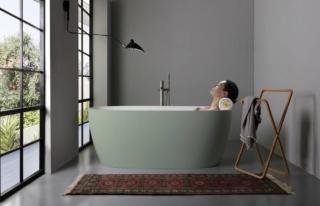 La vasca Iconik 02 di Kinedo ha forma ovale e linee morbide che invogliano al comfort. È realizzata in Mineral Composite, un materiale di altissima qualità nato dall’unione della roccia dolomite e della resina elastica, che permette di mantenere costante la temperatura all’interno ed è resistente ai batteri. L’esterno, oltre che bianco, grigio, antracite, panna e nero è disponibile in 33 nuovi colori.  www.kinedo.it La vasca Iconik 02 di Kinedo ha forma ovale e linee morbide che invogliano al comfort. È realizzata in Mineral Composite, un materiale di altissima qualità nato dall’unione della roccia dolomite e della resina elastica, che permette di mantenere costante la temperatura all’interno ed è resistente ai batteri. L’esterno, oltre che bianco, grigio, antracite, panna e nero è disponibile in 33 nuovi colori.  www.kinedo.it