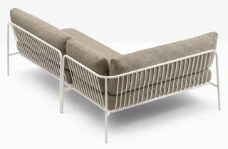 Il divano angolare outdoor della collezione Nolita di Pedrali ha la struttura, leggera e sottile, realizzata in tubo di acciaio verniciato su cui sono collocati i morbidi cuscini imbottiti in poliuretano espanso rivestiti in tessuto impermeabile. È disponibile con forme diverse.  www.pedrali.com Il divano angolare outdoor della collezione Nolita di Pedrali ha la struttura, leggera e sottile, realizzata in tubo di acciaio verniciato su cui sono collocati i morbidi cuscini imbottiti in poliuretano espanso rivestiti in tessuto impermeabile. È disponibile con forme diverse.  www.pedrali.com