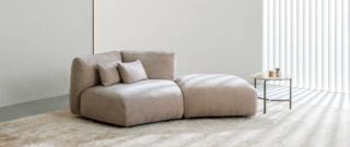 Il divano modulare Fiocco di Flou è composto da pochi elementi, facilmente aggregabili, che danno vita ad un pezzo a tuttotondo, che può essere goduto a 360°, da qualsiasi lato, come una scultura. La linea dolcemente morbida con cuscini generosi, che possono essere utilizzati da schienali e da braccioli, fissati alle basi tramite sostegni in metallo curvato a “U” e verniciato finitura brunito opaco. È imbottito in poliuretano indeformabile ed è disponibile rivestito in tessuto o in pelle, completamente sfoderabile. www.flou.it Il divano modulare Fiocco di Flou è composto da pochi elementi, facilmente aggregabili, che danno vita ad un pezzo a tuttotondo, che può essere goduto a 360°, da qualsiasi lato, come una scultura. La linea dolcemente morbida con cuscini generosi, che possono essere utilizzati da schienali e da braccioli, fissati alle basi tramite sostegni in metallo curvato a “U” e verniciato finitura brunito opaco. È imbottito in poliuretano indeformabile ed è disponibile rivestito in tessuto o in pelle, completamente sfoderabile. www.flou.it