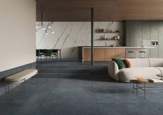 La collezione di piastrelle a effetto pietra Stile di Casalgrande Padana, in gres porcellanato, si distingue per la ricchezza di colori, formati e finiture. Prezzo nel formato 90 x 90 cm (spessore 9 mm), in finitura naturale matt, 45 euro/mq + Iva. www.casalgrandepadana.it