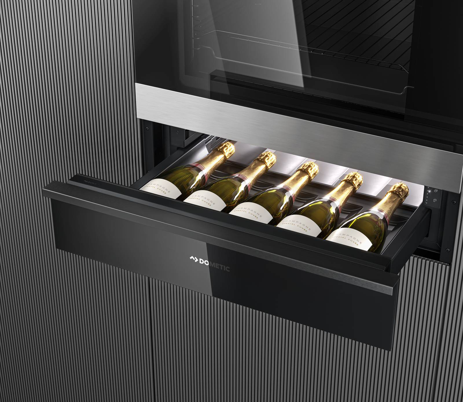 Dometic D154F ha due zone di temperature controllate in modo indipendente e può contenere fino a 154 bottiglie. Protetto da triplo vetro, è dotato di 14 ripiani in legno montati su guide scorrevoli e ha filtro ai carboni attivi con vassoio per l’umidità. È in classe G. Misura L 59,5 x P 67,5 x H 176 cm. Prezzo da rivenditore. www.dometic.it Dometic D154F ha due zone di temperature controllate in modo indipendente e può contenere fino a 154 bottiglie. Protetto da triplo vetro, è dotato di 14 ripiani in legno montati su guide scorrevoli e ha filtro ai carboni attivi con vassoio per l’umidità. È in classe G. Misura L 59,5 x P 67,5 x H 176 cm. Prezzo da rivenditore. www.dometic.it