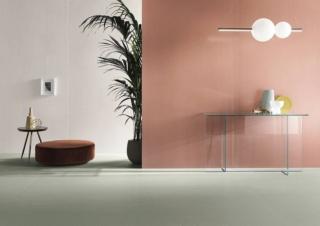 Gatsby di Gigacer è una collezione di lastre in gres porcellanato caratterizzate da micro pattern in rilievo dall'effetto materico. In 5 colori (qui nella variante Charleston), misurano 120 x 250 cm e hanno uno spessore di 6 mm. Prezzo 100,40 euro/mq. www.gigacer.it