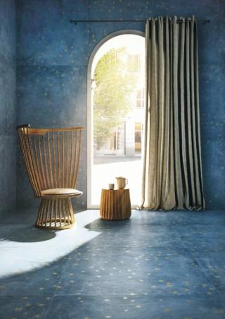 La palette di colori della collezione Affrescati di Ceramiche Refin  attualizza i pigmenti della decorazione classica. Il decoro Giotto è disponibile nei formati 60x120 e 120x120 cm (spessore 9 mm). Prezzo da rivenditore. www.refin.it