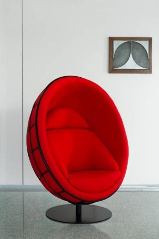 Durante le giornate del Fuorisalone Tecno presenta la nuova poltrona Pax che offre un abbraccio cocoon grazie alla struttura a cestello in tubo metallico che racchiude un morbido guscio in schiuma, rivestita e scolpita. Il corpo è accolto in diverse posizioni; i cuscini interni per il collo ne aumentano il comfort. Inoltre il piedistallo girevole, con meccanismo di ritorno automatico, permette di orientarla nella direzione preferita.  www.tecnospa.com – Fuorisalone, TClub, Caselli di Porta Garibaldi – Piazza XXV Aprile 11, Milano Durante le giornate del Fuorisalone Tecno presenta la nuova poltrona Pax che offre un abbraccio cocoon grazie alla struttura a cestello in tubo metallico che racchiude un morbido guscio in schiuma, rivestita e scolpita. Il corpo è accolto in diverse posizioni; i cuscini interni per il collo ne aumentano il comfort. Inoltre il piedistallo girevole, con meccanismo di ritorno automatico, permette di orientarla nella direzione preferita.  www.tecnospa.com – Fuorisalone, TClub, Caselli di Porta Garibaldi – Piazza XXV Aprile 11, Milano