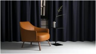 La poltroncina Bela di Md House ha una linea morbida e accogliente che, insieme alla linea compatta, permette di inserirla sia nel living sia in camera da letto. La seduta generosa è imbottita in poliuretano espanso ed è resa particolarmente confortevole dalla presenza di una serie di cinghie elastiche. Il rivestimento, realizzato con cura sartoriale, valorizza la curva dello schienale; la base è in legno massello di frassino. www.mdhouse.it La poltroncina Bela di Md House ha una linea morbida e accogliente che, insieme alla linea compatta, permette di inserirla sia nel living sia in camera da letto. La seduta generosa è imbottita in poliuretano espanso ed è resa particolarmente confortevole dalla presenza di una serie di cinghie elastiche. Il rivestimento, realizzato con cura sartoriale, valorizza la curva dello schienale; la base è in legno massello di frassino. www.mdhouse.it