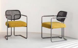 La poltroncina Arno di Natevo è resa speciale dallo schienale traforato realizzato in pelle, trattata riprendendo antiche tecniche conciarie fiorentine, che si intreccia sulla struttura in metallo curvato e verniciato brunito opaco. Il telaio con una linea essenziale è impreziosito da dettagli ricercati come gli inserti in pelle sui braccioli coordinati nella colorazione, la seduta riccamente imbottita con rivestimento sfoderabile e lo schienale reclinabile. www.natevo.com La poltroncina Arno di Natevo è resa speciale dallo schienale traforato realizzato in pelle, trattata riprendendo antiche tecniche conciarie fiorentine, che si intreccia sulla struttura in metallo curvato e verniciato brunito opaco. Il telaio con una linea essenziale è impreziosito da dettagli ricercati come gli inserti in pelle sui braccioli coordinati nella colorazione, la seduta riccamente imbottita con rivestimento sfoderabile e lo schienale reclinabile. www.natevo.com