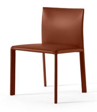 La sedia Blyn di Frag ha una linea essenziale che mette in evidenza il cuoio con cui è completamente rivestita, gambe incluse, e la sua colorazione “calda” e raffinata: il rivestimento viene cucito e calzato a mano sullo scheletro in acciaio come un abito sartoriale. L'ampio schienale imbottito e convesso ne aumenta il comfort. www.frag.it La sedia Blyn di Frag ha una linea essenziale che mette in evidenza il cuoio con cui è completamente rivestita, gambe incluse, e la sua colorazione “calda” e raffinata: il rivestimento viene cucito e calzato a mano sullo scheletro in acciaio come un abito sartoriale. L'ampio schienale imbottito e convesso ne aumenta il comfort. www.frag.it