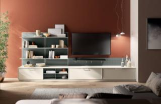 Il nuovo sistema di arredo Jeometrica di Scavolini è caratterizzato da un design grafico. Le ante  a telaio sono corredate di profili in alluminio in tre colorazioni, bianco, antracite e titanio, e sono disponibili in laccato, decorativo, impiallacciato o vetro. Le nuove maniglie si trasformano in un vero e proprio elemento distintivo; lo schienale in laminato può essere attrezzato con  tutta una serie di accessori da inserire, in totale autonomia, grazie alla presenza di fori, come mensole, contenitori e piccoli contenitori, da riposizionare a piacere. www.scavolini.com Il nuovo sistema di arredo Jeometrica di Scavolini è caratterizzato da un design grafico. Le ante  a telaio sono corredate di profili in alluminio in tre colorazioni, bianco, antracite e titanio, e sono disponibili in laccato, decorativo, impiallacciato o vetro. Le nuove maniglie si trasformano in un vero e proprio elemento distintivo; lo schienale in laminato può essere attrezzato con  tutta una serie di accessori da inserire, in totale autonomia, grazie alla presenza di fori, come mensole, contenitori e piccoli contenitori, da riposizionare a piacere. www.scavolini.com