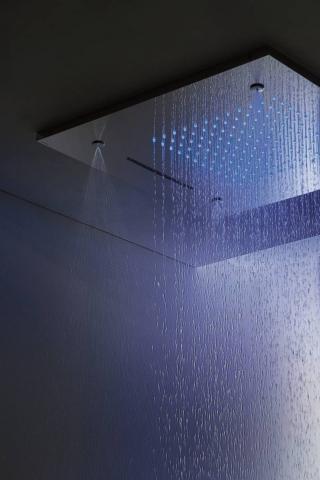 Di Ritmonio (www.ritmonio.it) il soffione a incasso con ugelli anticalcare è dotato di funzione cromoterapia a 9 colori, mentre i getti d'acqua sono a cascata, a pioggia, nebulizzati. In acciaio inox, misura 50 x 50 cm e costa a partire da 5.572 euro. Di Ritmonio (www.ritmonio.it) il soffione a incasso con ugelli anticalcare è dotato di funzione cromoterapia a 9 colori, mentre i getti d'acqua sono a cascata, a pioggia, nebulizzati. In acciaio inox, misura 50 x 50 cm e costa a partire da 5.572 euro.