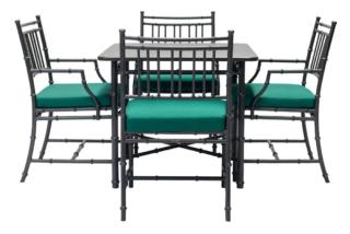 Tectona Paris partecipa al Fuorisalone con uno showroom rinnovato dalla designer Constance Guisset, una raffinata scenografia in cui viene presentata la nuova collezione Bamboo che è caratterizzata da linee che riproducono le nodosità dell'omonima pianta e si ispirano al design esotico in voga tra l'Ottocento e il Novecento. Gli arredi hanno il telaio realizzato in alluminio verniciato a polvere nero; lo schienale leggermente inclinato e i cuscini aumentano il comfort delle sedute. La base del tavolo a forma di croce ne assicura una perfetta stabilità. www.tectona.it – Fuorisalone, Showroom Italia Tectona, Via della Moscova, 47/A, Milan Tectona Paris partecipa al Fuorisalone con uno showroom rinnovato dalla designer Constance Guisset, una raffinata scenografia in cui viene presentata la nuova collezione Bamboo che è caratterizzata da linee che riproducono le nodosità dell'omonima pianta e si ispirano al design esotico in voga tra l'Ottocento e il Novecento. Gli arredi hanno il telaio realizzato in alluminio verniciato a polvere nero; lo schienale leggermente inclinato e i cuscini aumentano il comfort delle sedute. La base del tavolo a forma di croce ne assicura una perfetta stabilità. www.tectona.it – Fuorisalone, Showroom Italia Tectona, Via della Moscova, 47/A, Milan