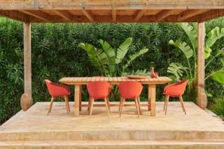 Il Fuorisalone è l'occasione per CASA di presentare la sua collezione estiva in grado di farci sentire in viaggio senza lasciare la nostra abitazione. Il grande tavolo rettangolare Basiel in teak riciclato permette di organizzare piacevoli cene tra amici. Le sedie Frida/Fray possono essere personalizzate scegliendo  il colore e la forma della seduta in materiale plastico e aggiungendo le gambe preferite in legno naturale o in alluminio laccato. www.casashops.com – Fuorisalone, Opificio 31, Via Tortona 31, Milano Il Fuorisalone è l'occasione per CASA di presentare la sua collezione estiva in grado di farci sentire in viaggio senza lasciare la nostra abitazione. Il grande tavolo rettangolare Basiel in teak riciclato permette di organizzare piacevoli cene tra amici. Le sedie Frida/Fray possono essere personalizzate scegliendo  il colore e la forma della seduta in materiale plastico e aggiungendo le gambe preferite in legno naturale o in alluminio laccato. www.casashops.com – Fuorisalone, Opificio 31, Via Tortona 31, Milano