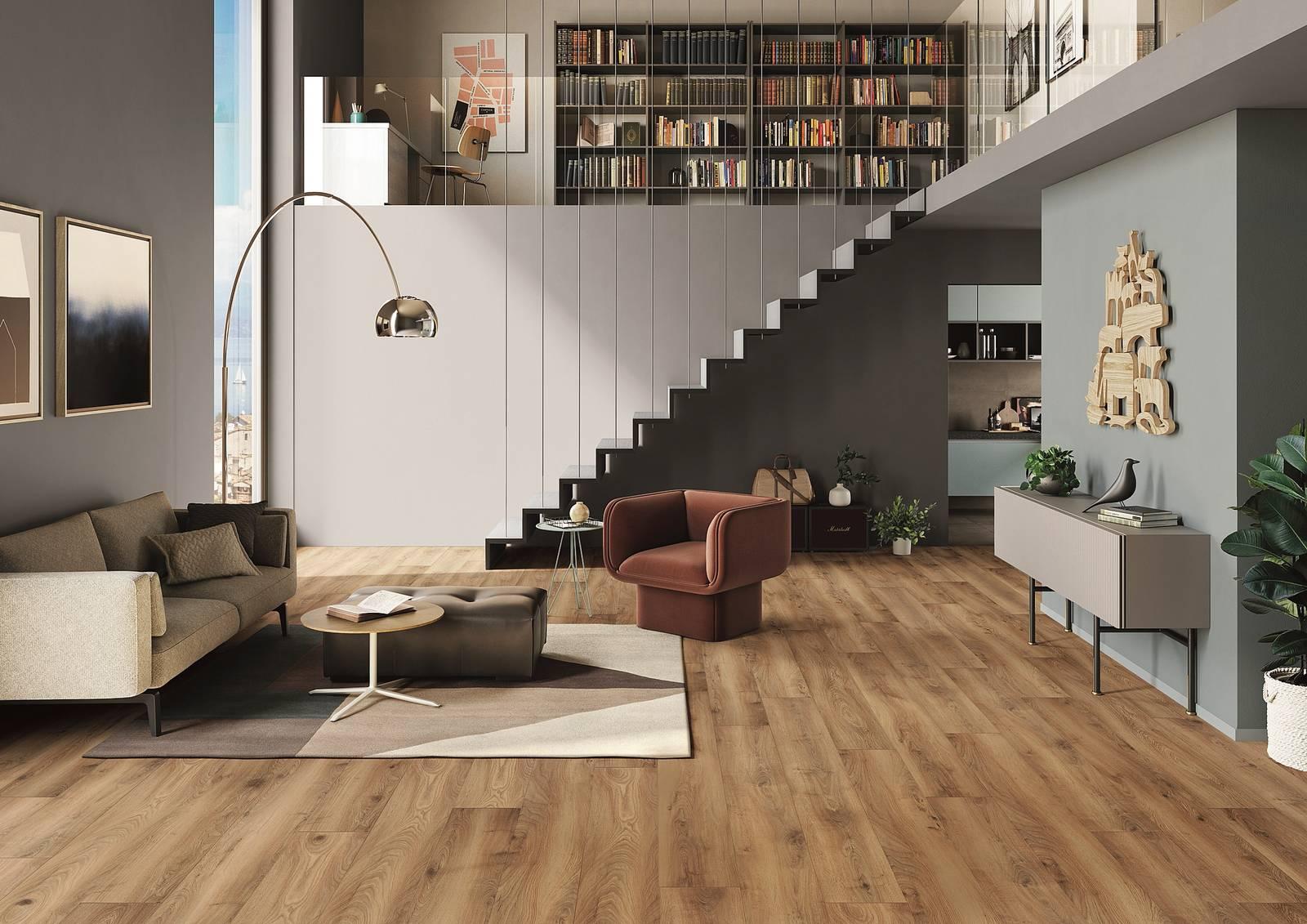 Riproduce venature e nodi del rovere il laminato Historic Oak Large di Iperceramica con classe di resistenza al calpestio AC5, e classe di utilizzo 23/33. Formato 24,2 x 200 cm (H 12 mm). www.iperceramica.it Riproduce venature e nodi del rovere il laminato Historic Oak Large di Iperceramica con classe di resistenza al calpestio AC5, e classe di utilizzo 23/33. Formato 24,2 x 200 cm (H 12 mm). www.iperceramica.it