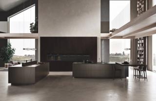 La cucina HD23 di Rossana è caratterizzata da due grandi isole a blocchi attrezzate che hanno le basi molto capienti, grazie allo zoccolo basso. L'ampio bancone snack, in appoggio lateralmente sul top dell'isola, sembra sospeso nel vuoto grazie al sostegno in vetro trasparente. I materiali utilizzati come metalli, essenze, laccature ad alta resistenza e pietre, sono messi in risalto dalla linea ergonomica e funzionale che caratterizza tutta la composizione. www.rossana.com