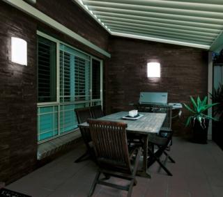 Permette di avere spazio libero e serate perfettamente illuminate la lampada da parete MyWhite_U  della collezione Decòrative di Linea Light Group. Il corpo diffondente e la base, caratterizzati da un design essenziale e pulito, sono realizzati in polietilene lineare bianco che le rende resistenti e facili da ambientare. Misurano L 30 x P 9,8 x H 26 cm. Prezzo a partire da 190 euro. www.linealight.com Permette di avere spazio libero e serate perfettamente illuminate la lampada da parete MyWhite_U  della collezione Decòrative di Linea Light Group. Il corpo diffondente e la base, caratterizzati da un design essenziale e pulito, sono realizzati in polietilene lineare bianco che le rende resistenti e facili da ambientare. Misurano L 30 x P 9,8 x H 26 cm. Prezzo a partire da 190 euro. www.linealight.com