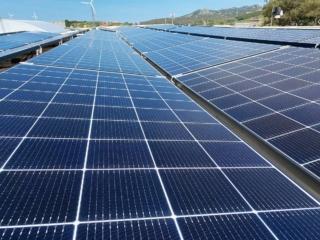 I moduli fotovoltaici NeON 2 Black di LG Electronics, grazie alla tecnologia di cella N-Type, garantisce affidabilità e potenza fino a 370 Wp. Inoltre, il vetro antiriflesso consente un maggiore assorbimento della luce rispetto al tipo normale (+3,2% ). www.lg.com/it I moduli fotovoltaici NeON 2 Black di LG Electronics, grazie alla tecnologia di cella N-Type, garantisce affidabilità e potenza fino a 370 Wp. Inoltre, il vetro antiriflesso consente un maggiore assorbimento della luce rispetto al tipo normale (+3,2% ). www.lg.com/it