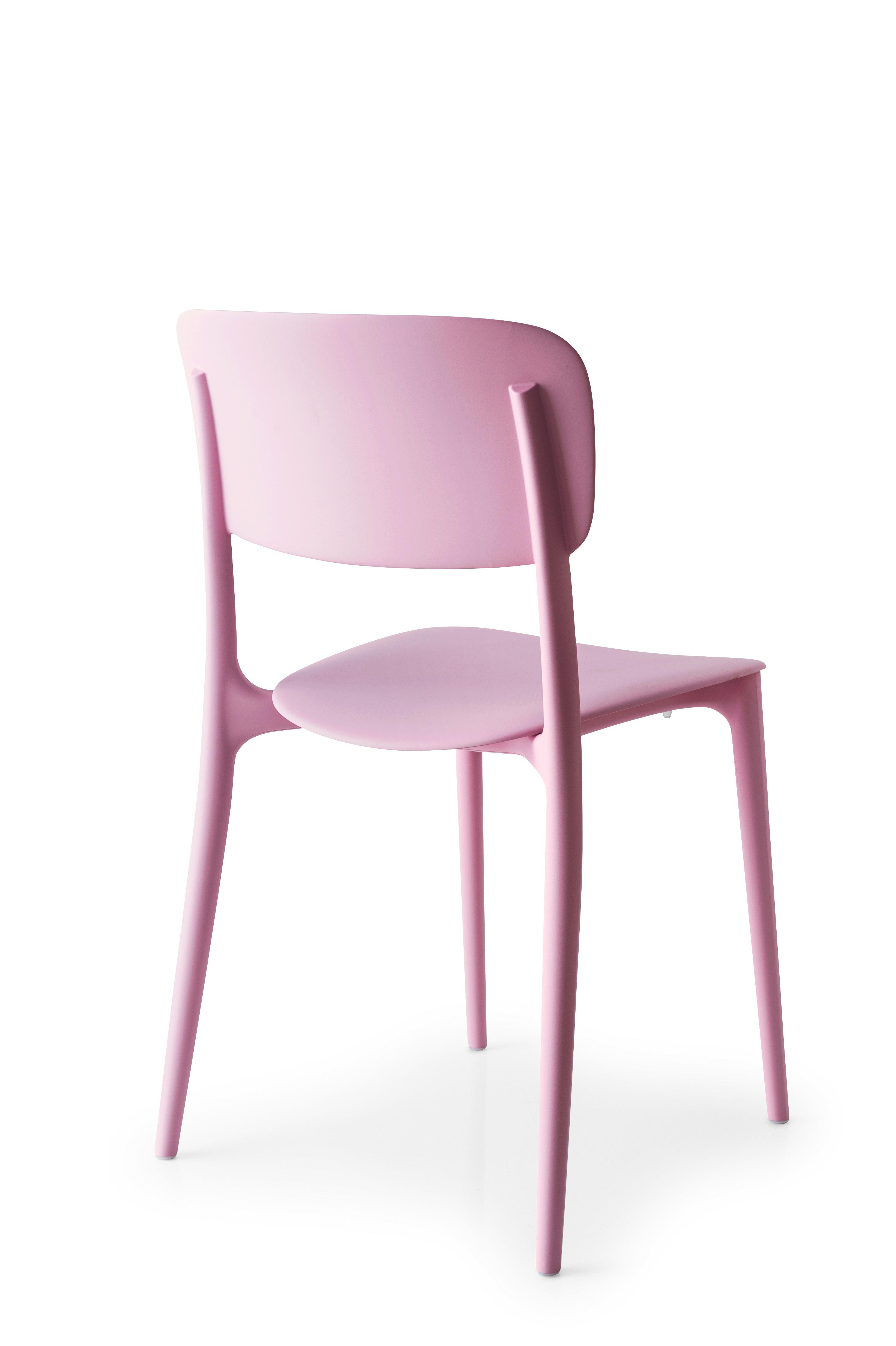 Una sedia rosa per sostenere la campagna LILT contro il tumore al
