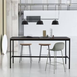 Design scandinavo per il grande tavolo alto Base di Muuto che ha il piano rettangolare in laminato nero montato su una sottile struttura in alluminio estruso con una vernice acrilica extra resistente di colore nero. Puo essere usato come valida alternativa al tavolo tradizionale per consumare i pasti oppure come scrivania per lavorare. Misura L 190 x P 50 x H 105 cm. Prezzo 2.049 euro. www.muuto.com Design scandinavo per il grande tavolo alto Base di Muuto che ha il piano rettangolare in laminato nero montato su una sottile struttura in alluminio estruso con una vernice acrilica extra resistente di colore nero. Puo essere usato come valida alternativa al tavolo tradizionale per consumare i pasti oppure come scrivania per lavorare. Misura L 190 x P 50 x H 105 cm. Prezzo 2.049 euro. www.muuto.com