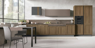 Una colorazione calda per City 03 di Stosa, la cucina a sviluppo lineare, che “veste” la parete della zona giorno: le basi e le colonne hanno le ante a telaio in Rovere Liquirizia, i pensili invece sono in  Pet Metal Acciaio. Il top e il lavabo sono realizzati in HPL Testa di Moro con spessori diversi che danno dinamicità alla composizione. Un modulo base da 60 cm, prezzo a partire da 187 euro + IVA. www.stosacucine.com Una colorazione calda per City 03 di Stosa, la cucina a sviluppo lineare, che “veste” la parete della zona giorno: le basi e le colonne hanno le ante a telaio in Rovere Liquirizia, i pensili invece sono in  Pet Metal Acciaio. Il top e il lavabo sono realizzati in HPL Testa di Moro con spessori diversi che danno dinamicità alla composizione. Un modulo base da 60 cm, prezzo a partire da 187 euro + IVA. www.stosacucine.com
