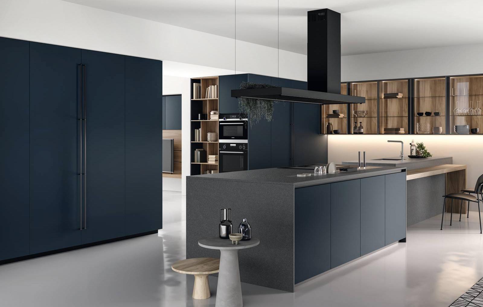 Un'intensa tonalità di blu scuro per le ante lisce, con maniglia godronata verticale o apertura push-pull, in laccato opaco della cucina Time 03 di Arredo3 che si apre sulla zona giorno. I pensili a parete in noce Imperial con le ante Teca in vetro trasparente consentono di esporre oggetti e stoviglie e alleggeriscono la composizione. L'isola centrale si articola in due corpi e ha il piano di lavoro in Cosmolite star grey uniti da una struttura di mensole. Prezzo su richiesta. www.arredo3.it Un'intensa tonalità di blu scuro per le ante lisce, con maniglia godronata verticale o apertura push-pull, in laccato opaco della cucina Time 03 di Arredo3 che si apre sulla zona giorno. I pensili a parete in noce Imperial con le ante Teca in vetro trasparente consentono di esporre oggetti e stoviglie e alleggeriscono la composizione. L'isola centrale si articola in due corpi e ha il piano di lavoro in Cosmolite star grey uniti da una struttura di mensole. Prezzo su richiesta. www.arredo3.it