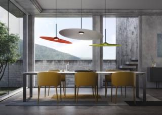 Sembra un disco volante colorato l'originale lampada a sospensione Acustica di Fabbian: il sottile paralume, realizzato in PET riciclato, montato su una struttura in alluminio anodizzato nero e il diffusore in PMMA opalino, è in grado di assorbire le onde sonore nell'ambiente aumentando il comfort acustico. È disponibile in due formati. Misura Ø 60, 90 e120 cm. Prezzo a partire da 1.173,64 euro. www.fabbian.com Sembra un disco volante colorato l'originale lampada a sospensione Acustica di Fabbian: il sottile paralume, realizzato in PET riciclato, montato su una struttura in alluminio anodizzato nero e il diffusore in PMMA opalino, è in grado di assorbire le onde sonore nell'ambiente aumentando il comfort acustico. È disponibile in due formati. Misura Ø 60, 90 e120 cm. Prezzo a partire da 1.173,64 euro. www.fabbian.com