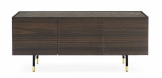 Stile anni '50, con piano effetto granito e piedini con puntali dorati, intercambiabili a piacere,  ha le ante con apertura push pull e i ripiani interni in vetro temperato trasparente. Il modello Horizon di Calligaris (www.calligaris. it) ha struttura in legno, top in ceramica e piedini in metallo con puntali a contrasto. Misura L 180 x P 50 x H 78 cm. Prezzo 2.982 euro. Stile anni '50, con piano effetto granito e piedini con puntali dorati, intercambiabili a piacere,  ha le ante con apertura push pull e i ripiani interni in vetro temperato trasparente. Il modello Horizon di Calligaris (www.calligaris. it) ha struttura in legno, top in ceramica e piedini in metallo con puntali a contrasto. Misura L 180 x P 50 x H 78 cm. Prezzo 2.982 euro.