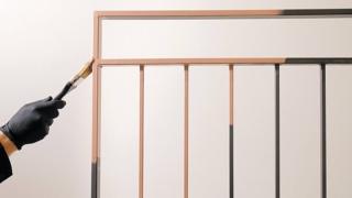 applicazione Microresina Kerakoll pennello superfici irregolari