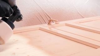 applicazione Microresina Kerakoll spruzzo superfici irregolari senza gocce e colature