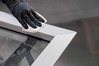 applicazione Microresina Kerakoll su alluminio